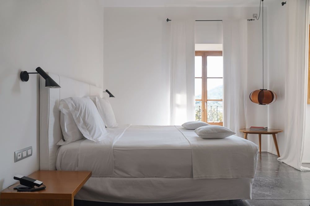 Son Brull Hotel & Spa Junior Suite, Bathtub 2