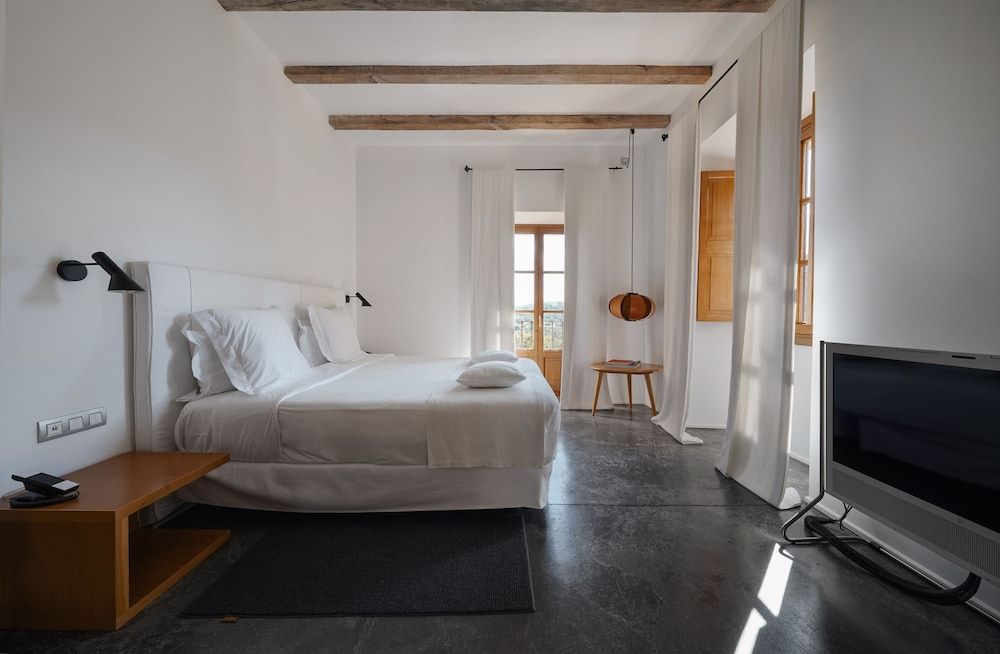 Son Brull Hotel & Spa Junior Suite, Bathtub 3