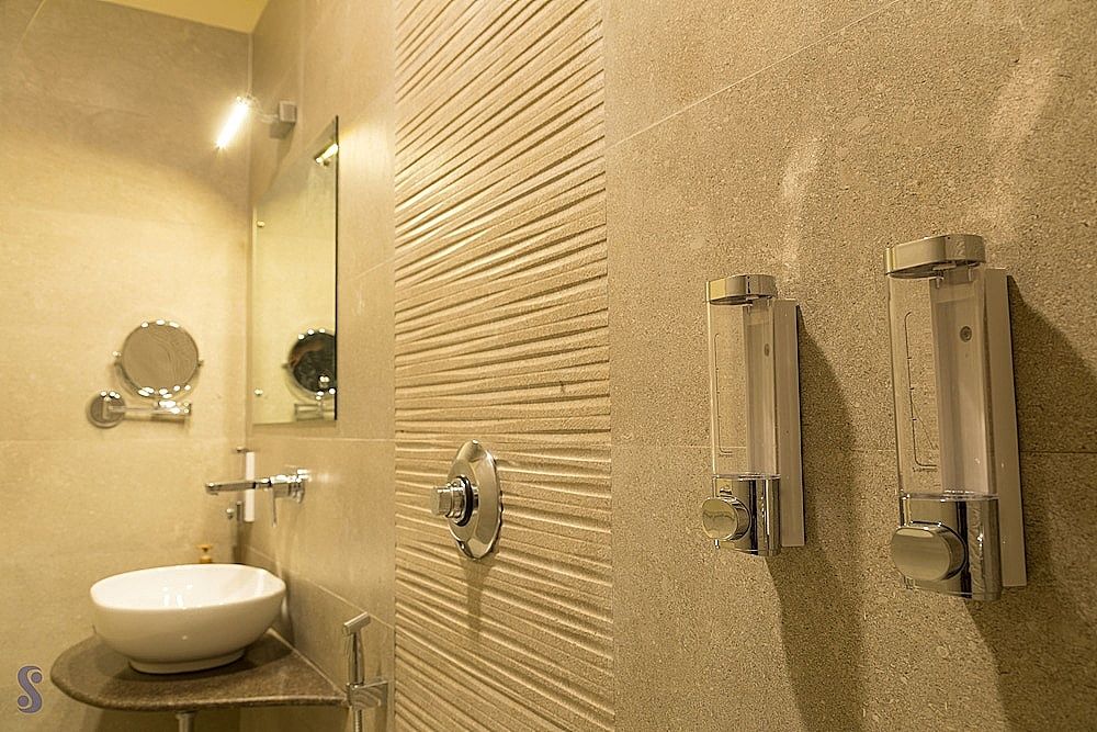 Deluxe Room , Window Balcony