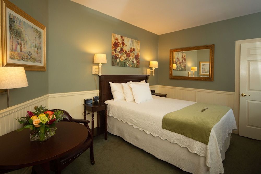 Room (Queen Room)