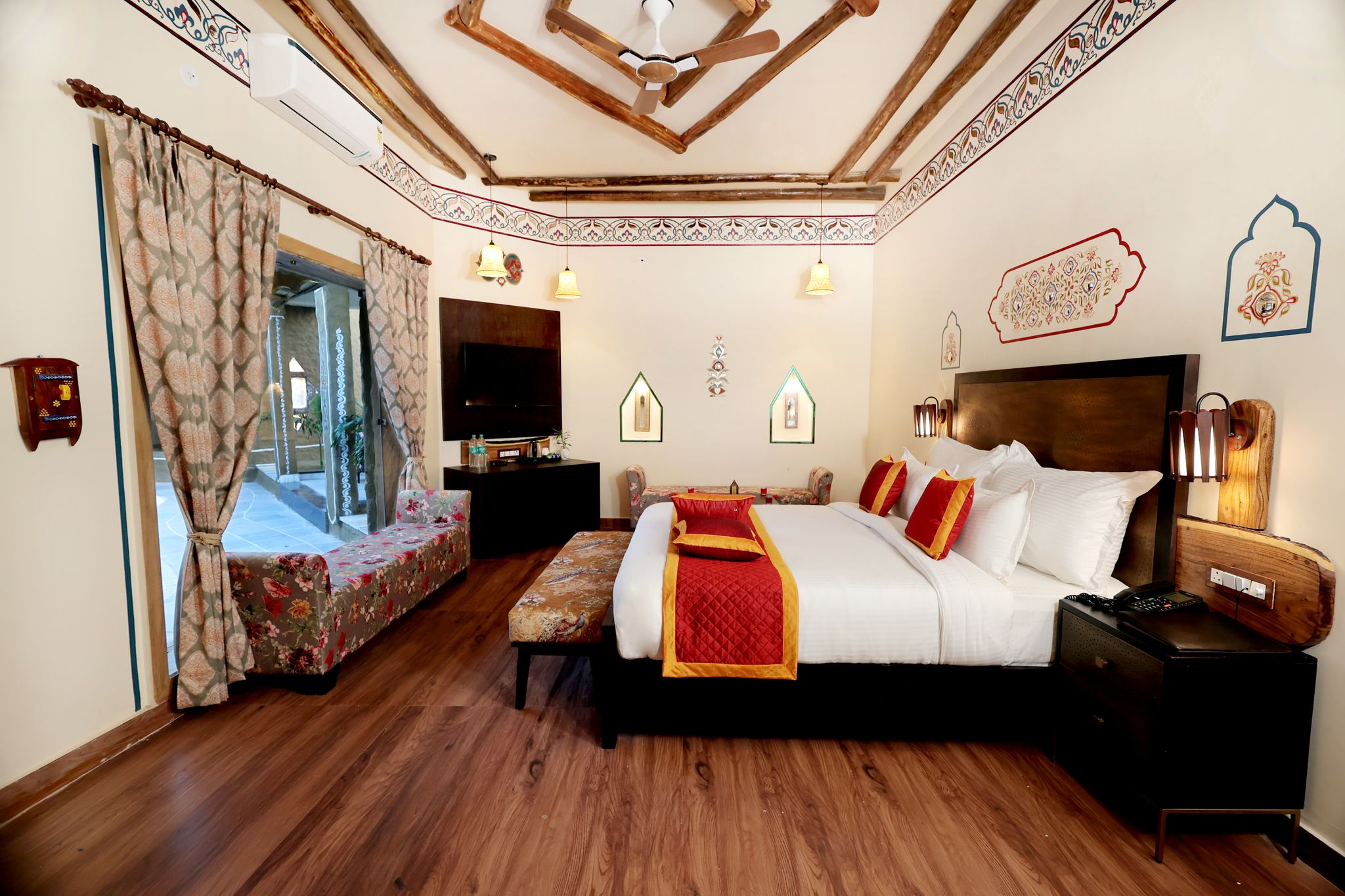 Party Village 4 bedroom Villa with Plunge Pool, Private Sit out and terrace