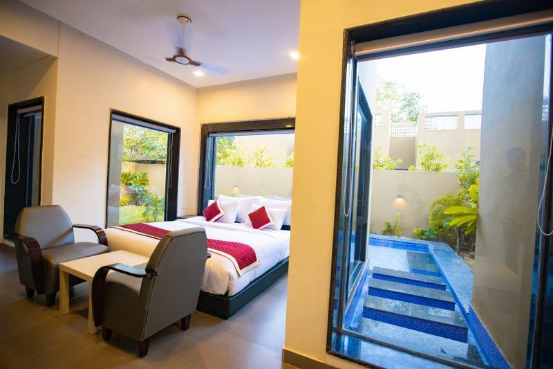 Exotic Villa with Plunge Pool, Jacuzzi and Private Sit Out