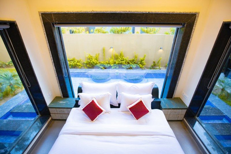 Exotic Villa with Plunge Pool, Jacuzzi and Private Sit Out