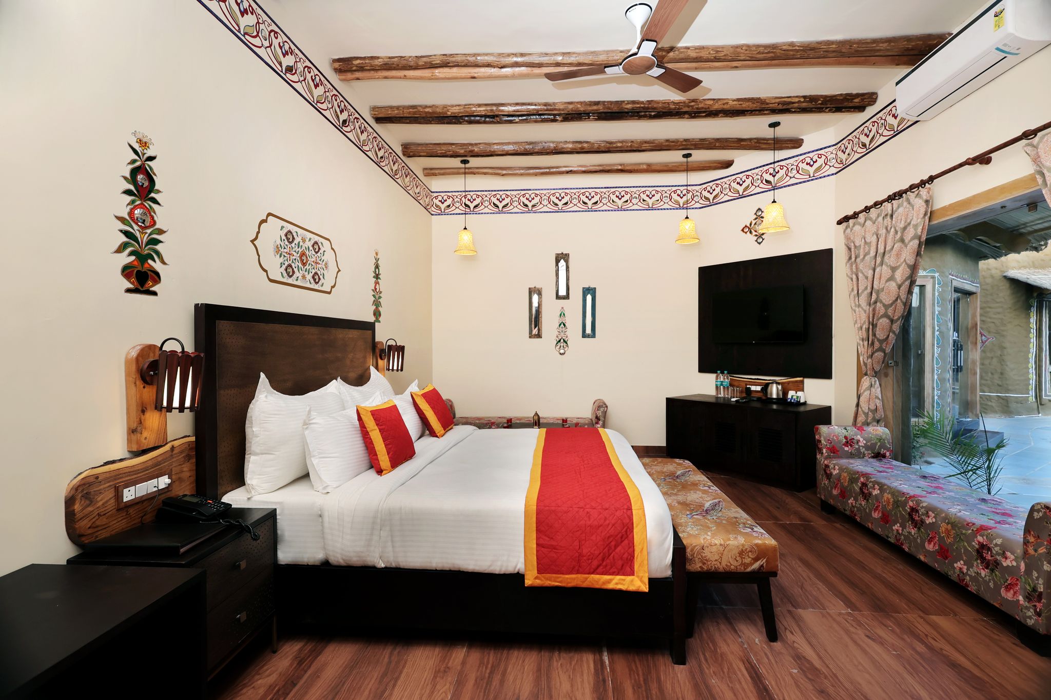 Party Village 4 bedroom Villa with Plunge Pool, Private Sit out and terrace