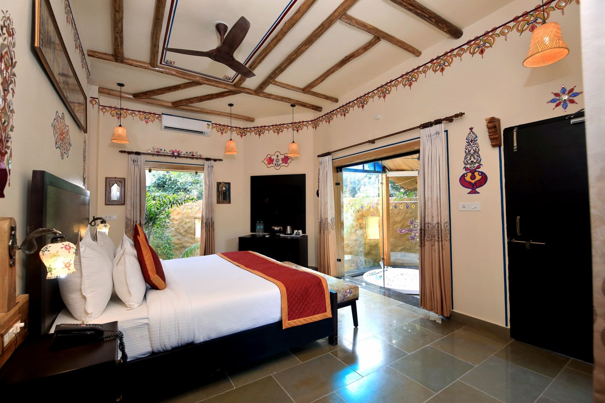 Honeymoon Suite Village with Plunge Pool, Jacuzzi and Private Sit out