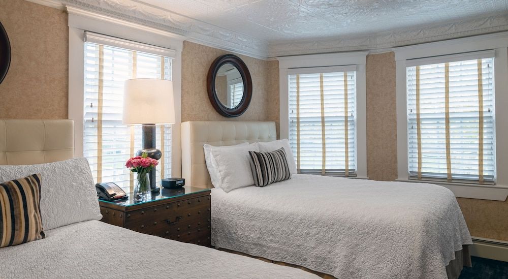 X Classic parlor room