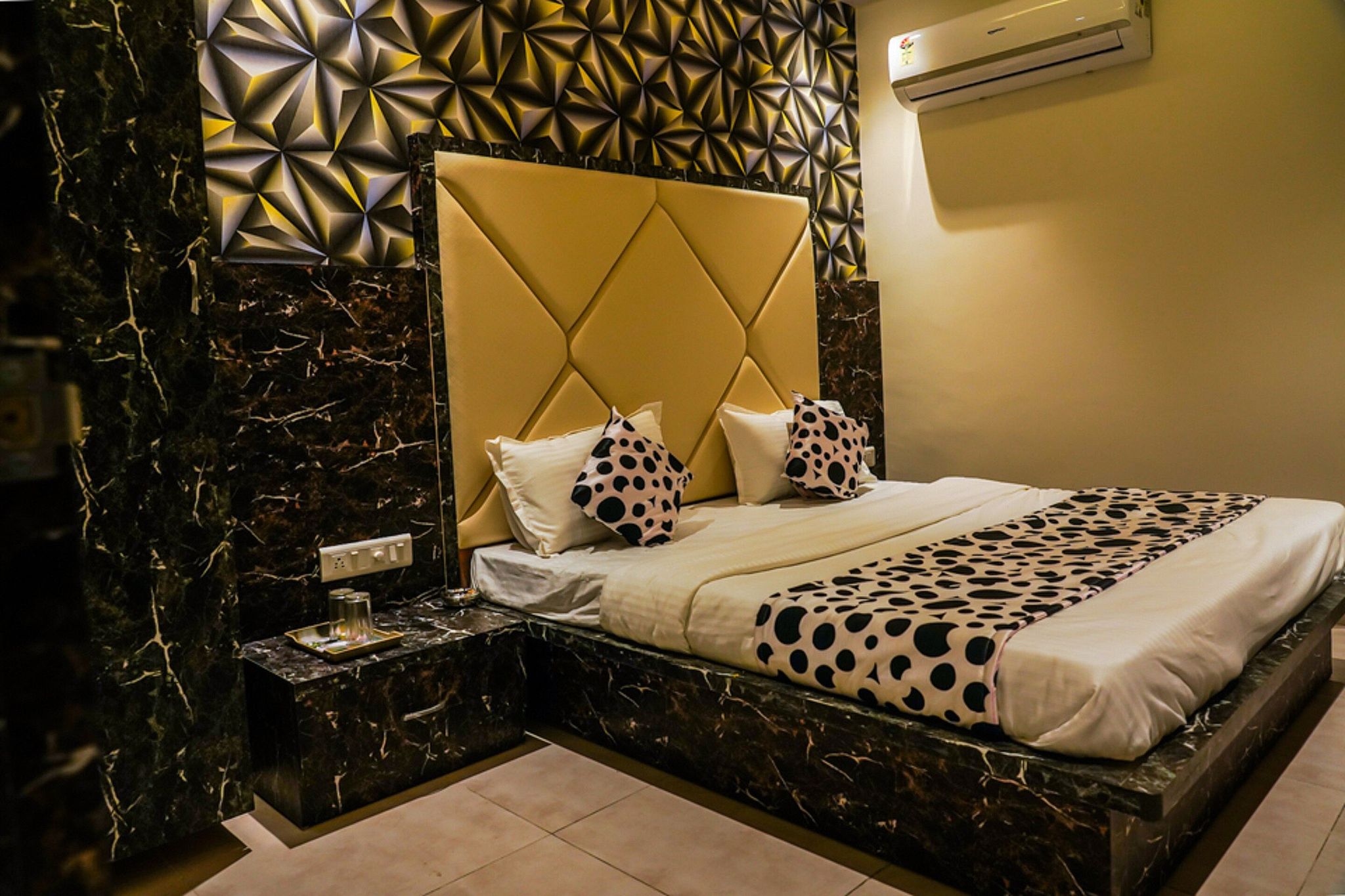 Hotel Privilege Villa Deluxe AC Room 6