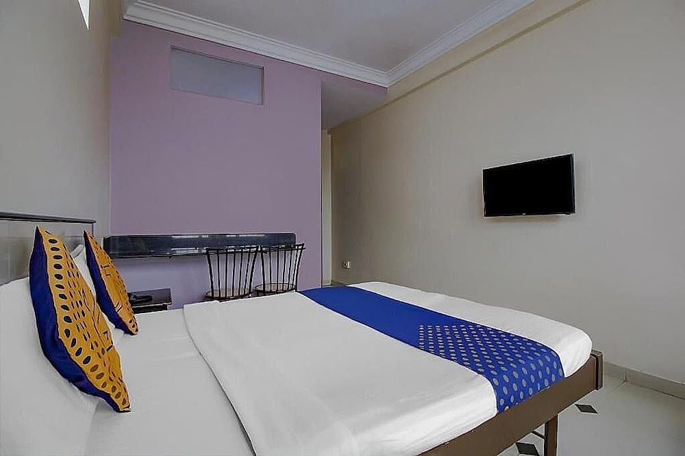 Royal Regency Lodge Comfort Double Room 10