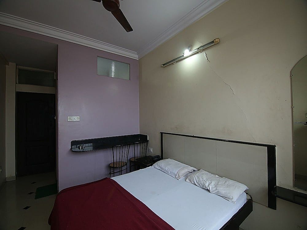 Royal Regency Lodge Comfort Double Room 3