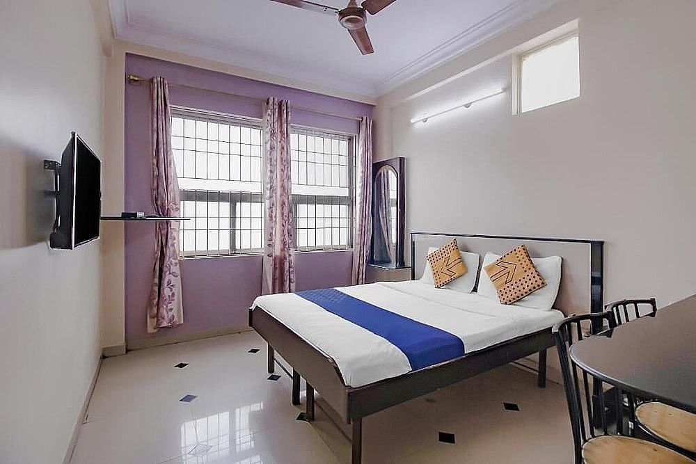 Royal Regency Lodge Comfort Double Room 11