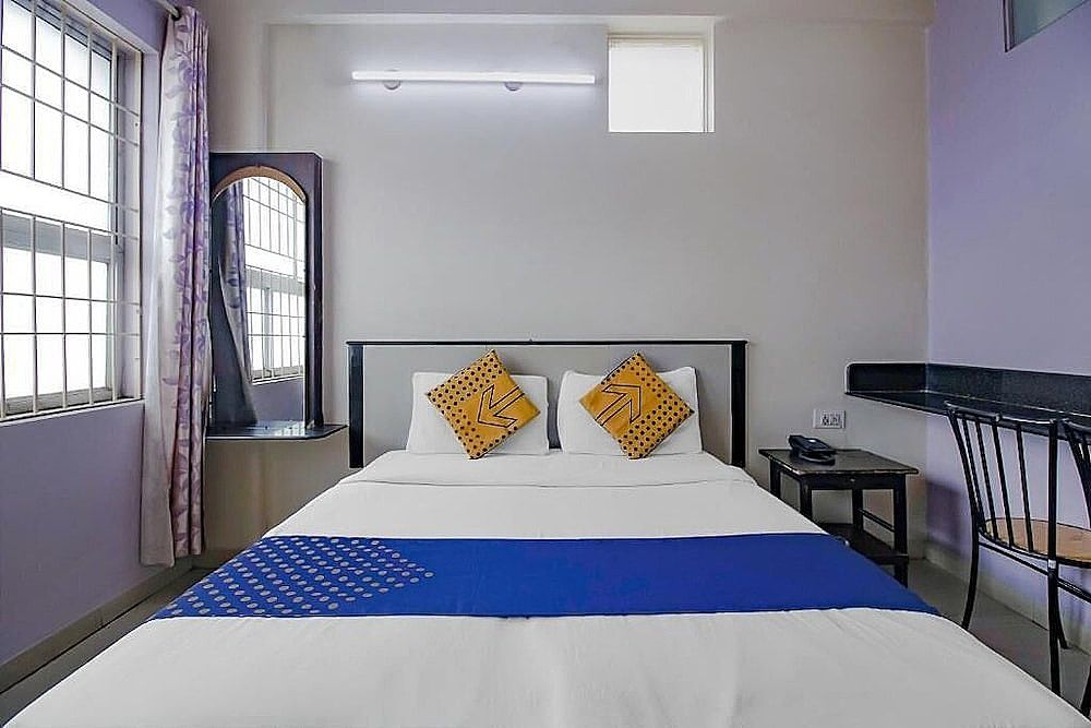 Royal Regency Lodge Comfort Double Room 8