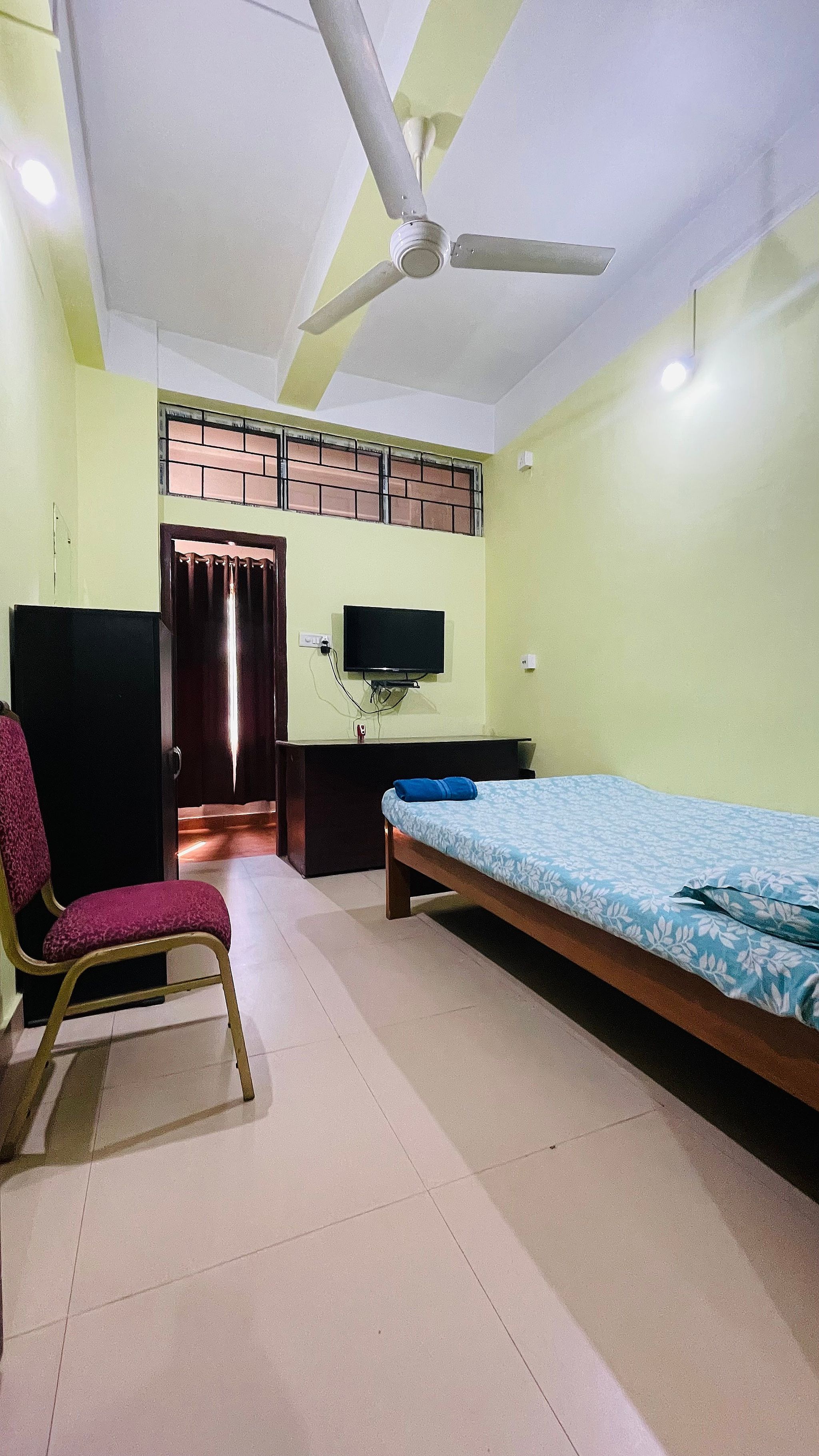 Non AC Queen Bed Room