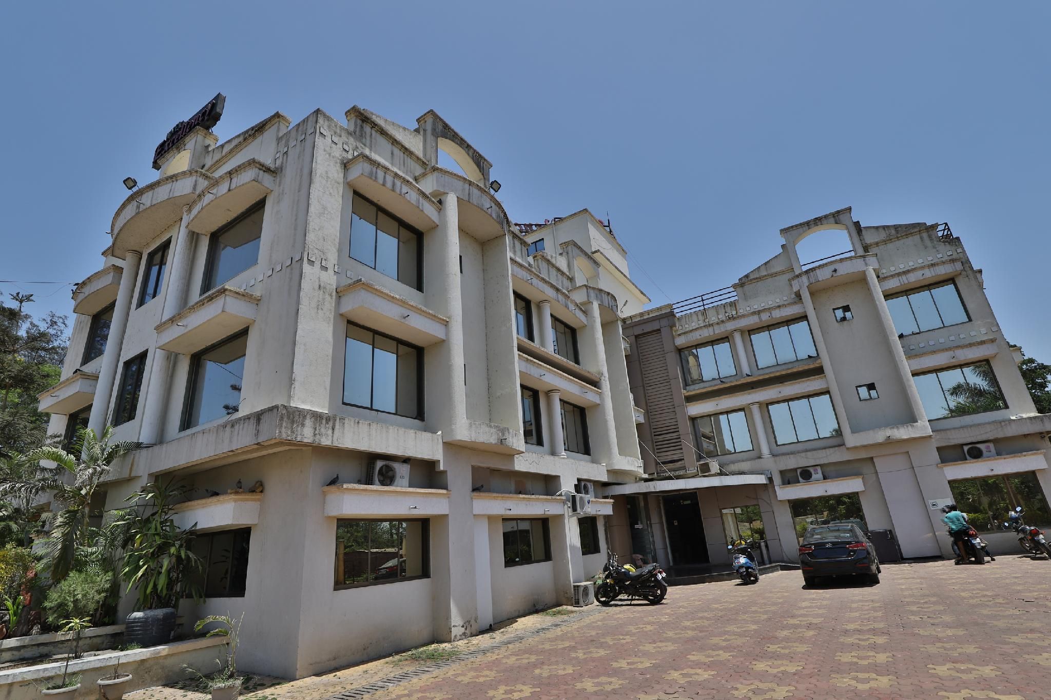 OYO 40017 Hotel Excellency