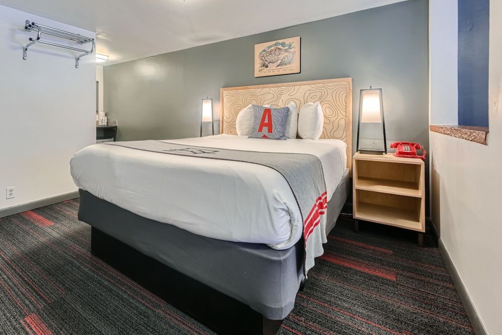 A-Lodge Boulder Basecamp Queen 5