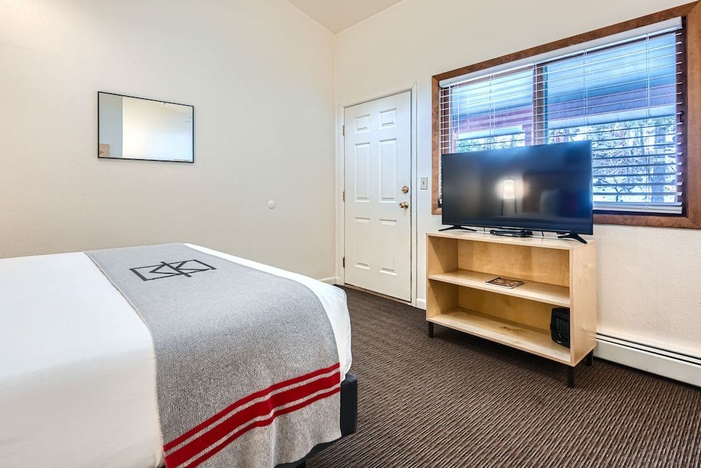 A-Lodge Boulder Adventure Queen 5