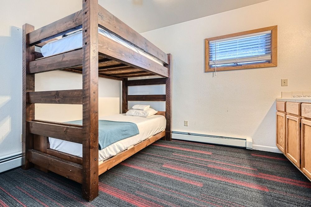 A-Lodge Boulder Adventure Queen Suite 2