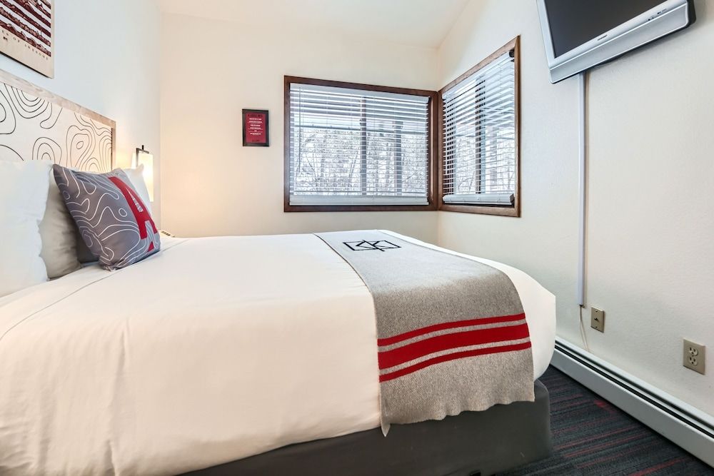 A-Lodge Boulder Adventure Queen Suite 3