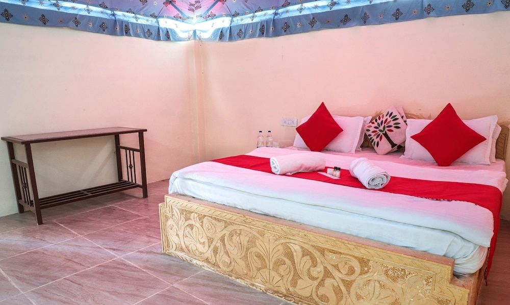 Shiv Tara Desert Camp Standard Cottage 7