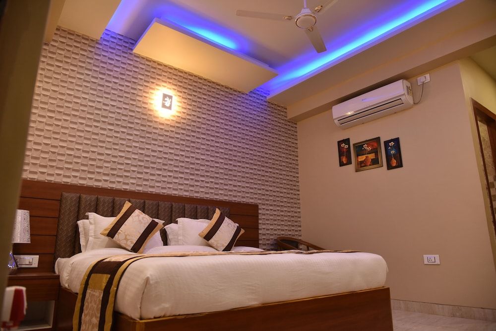Hotel Mamta International Standard Room 4