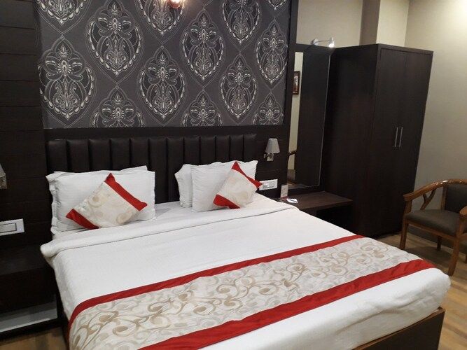 Hotel Mamta International Standard Room 7