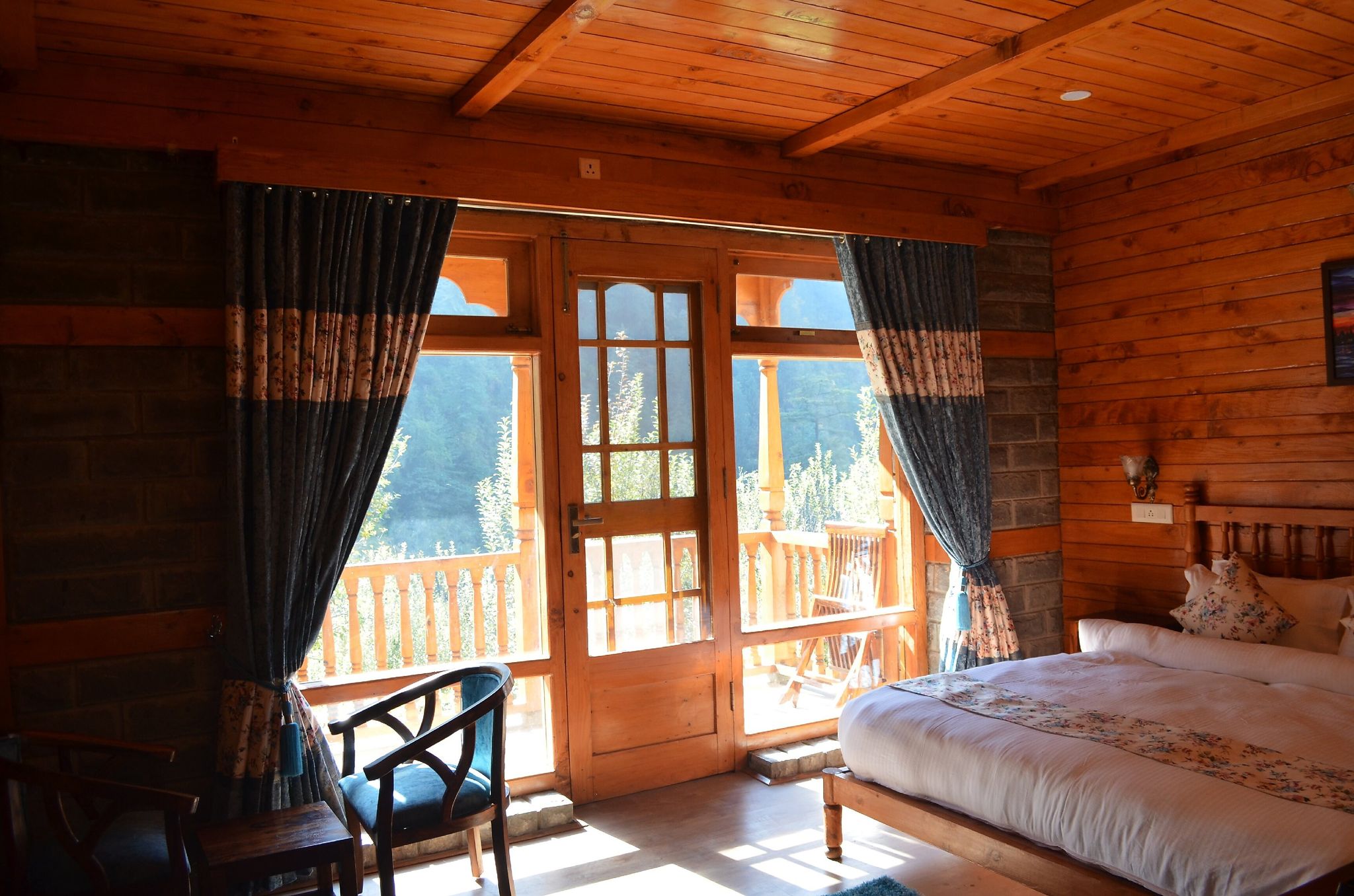 The Blue Stream Cottage Luxury Room with Mountain View 2