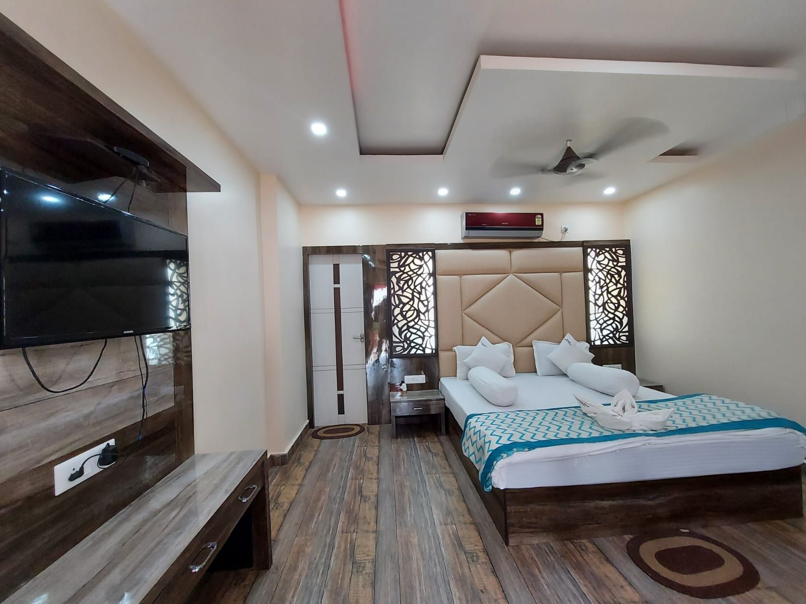 Mohana Beach Resorts Royal Room 4