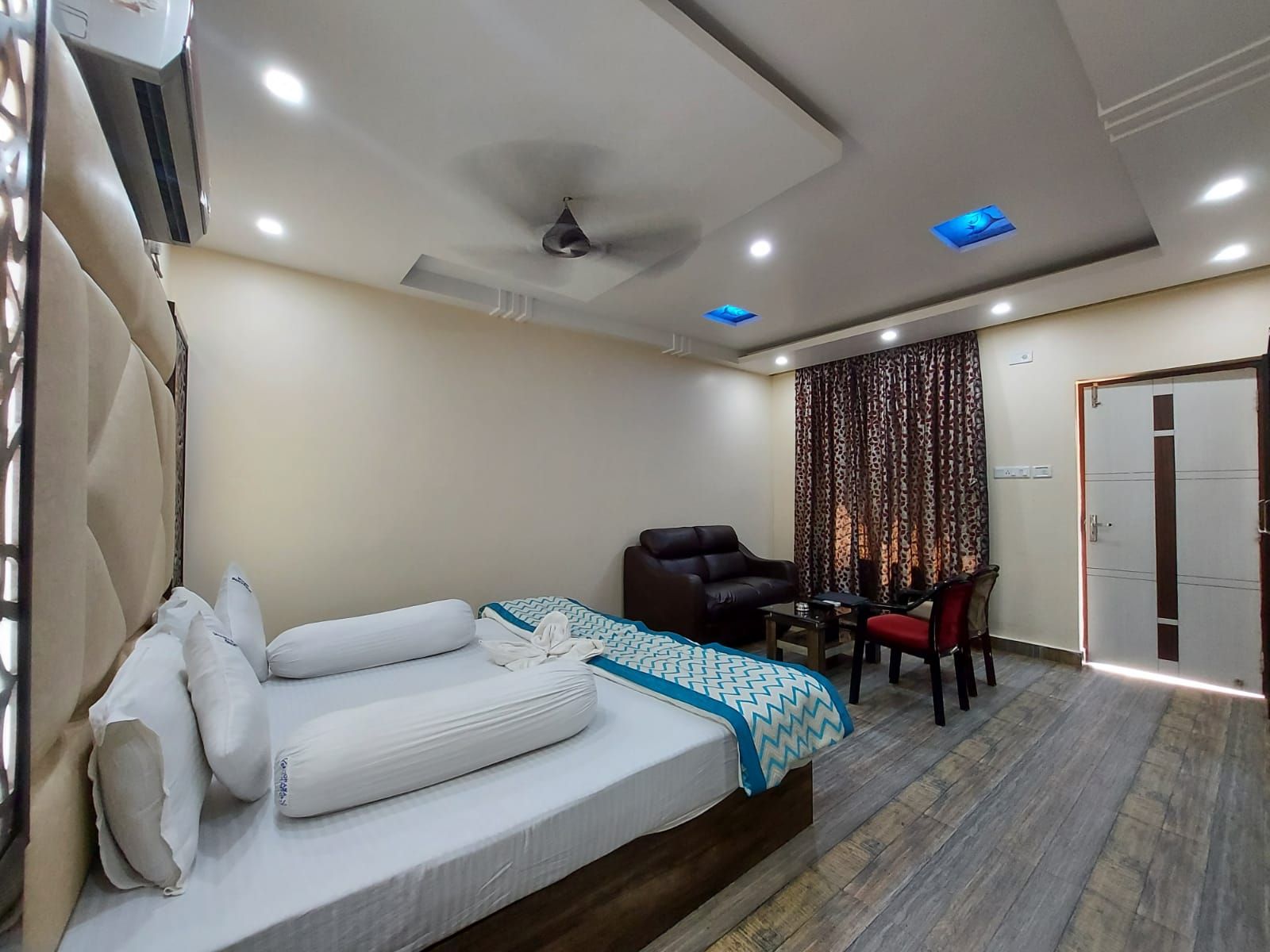 Mohana Beach Resorts Royal Room 3