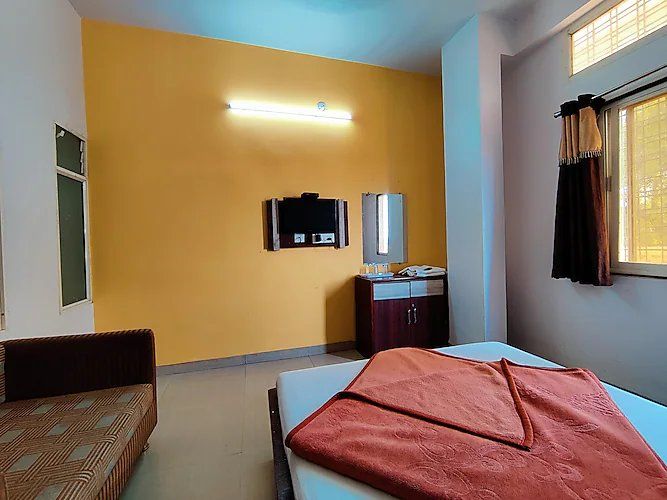 Hotel Raj Palace Standard Room Non AC 2