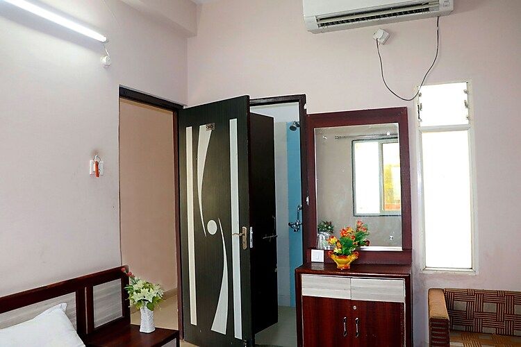 Hotel Raj Palace Standard Room 3