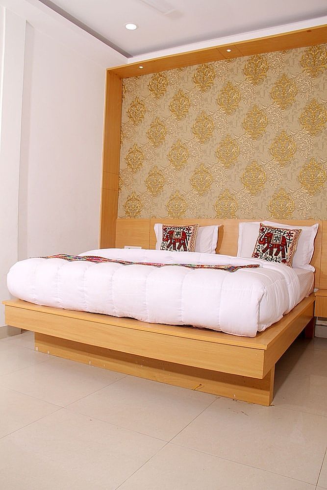 Hotel New Frontier Deluxe room 38