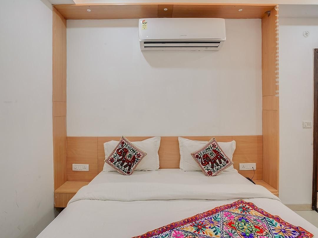 Hotel New Frontier Deluxe room 39