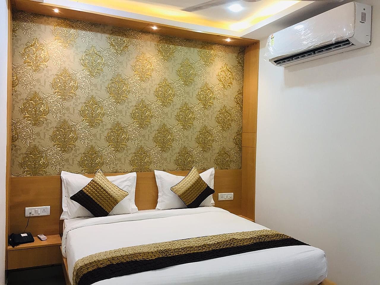 Hotel New Frontier Deluxe room 40