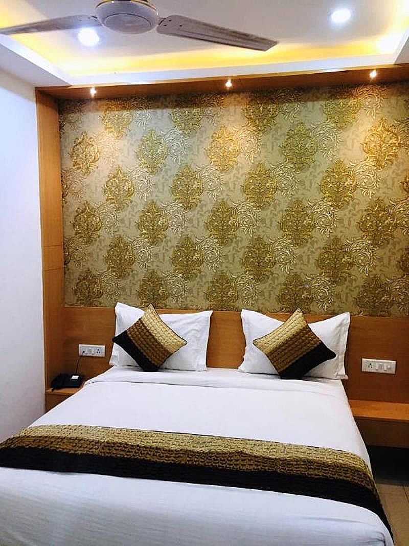 Hotel New Frontier Deluxe room 43