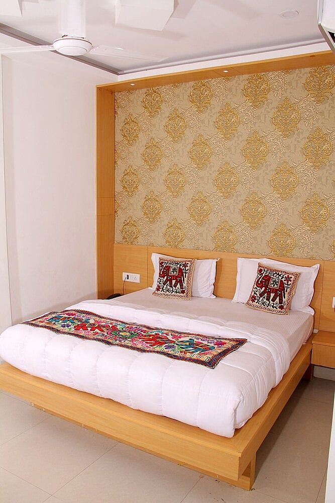 Hotel New Frontier Deluxe room 35