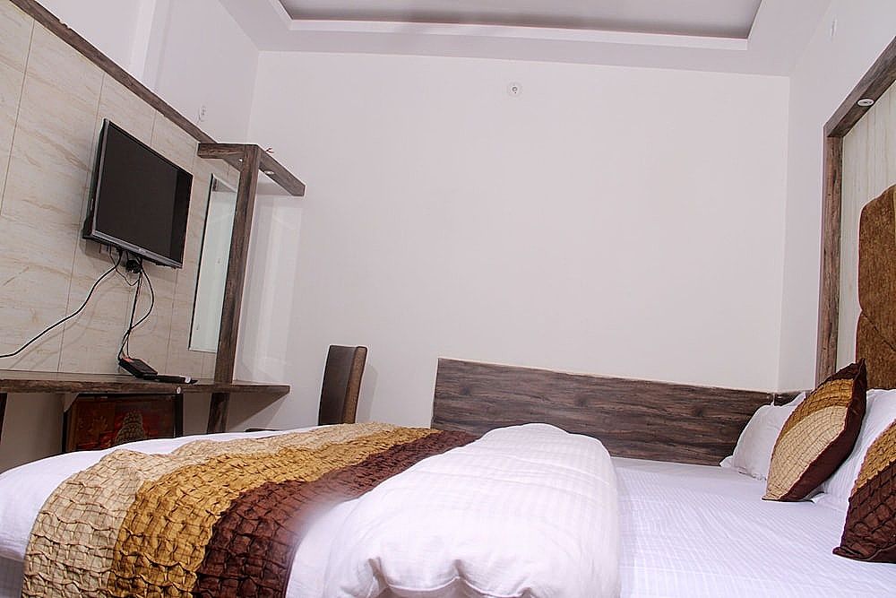 Hotel New Frontier Deluxe room 36