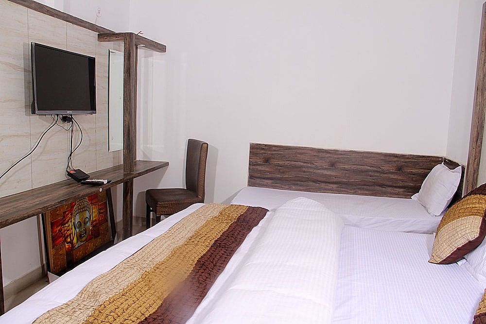 Hotel New Frontier Deluxe room 24