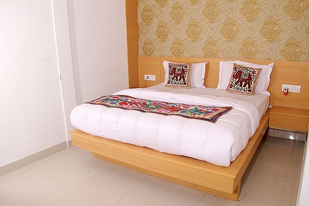 Hotel New Frontier Deluxe room 37