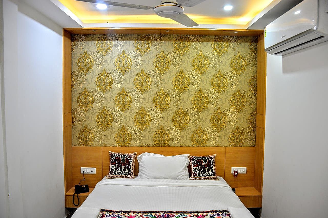 Hotel New Frontier Deluxe room 28