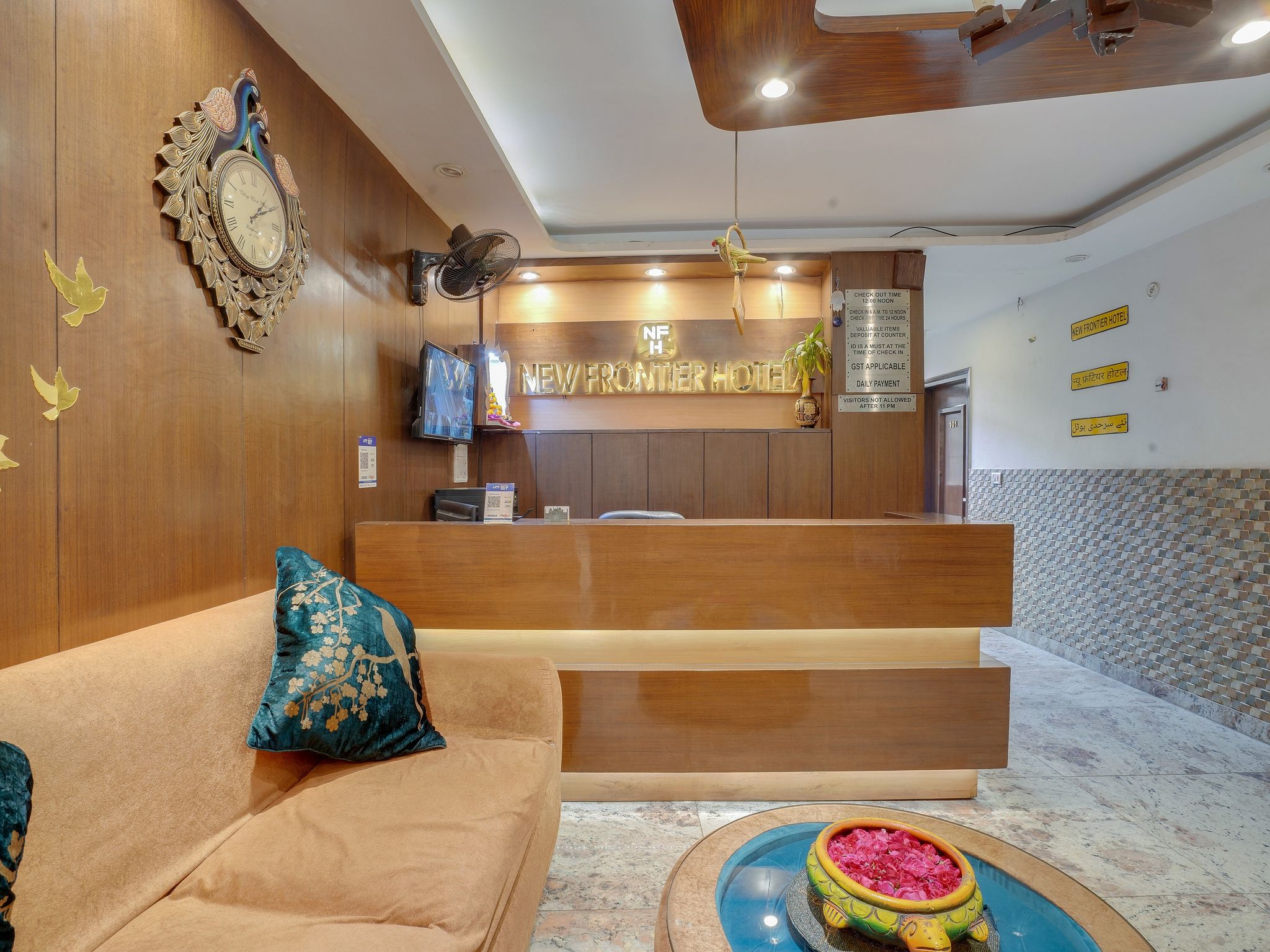 Hotel New Frontier Deluxe room 29