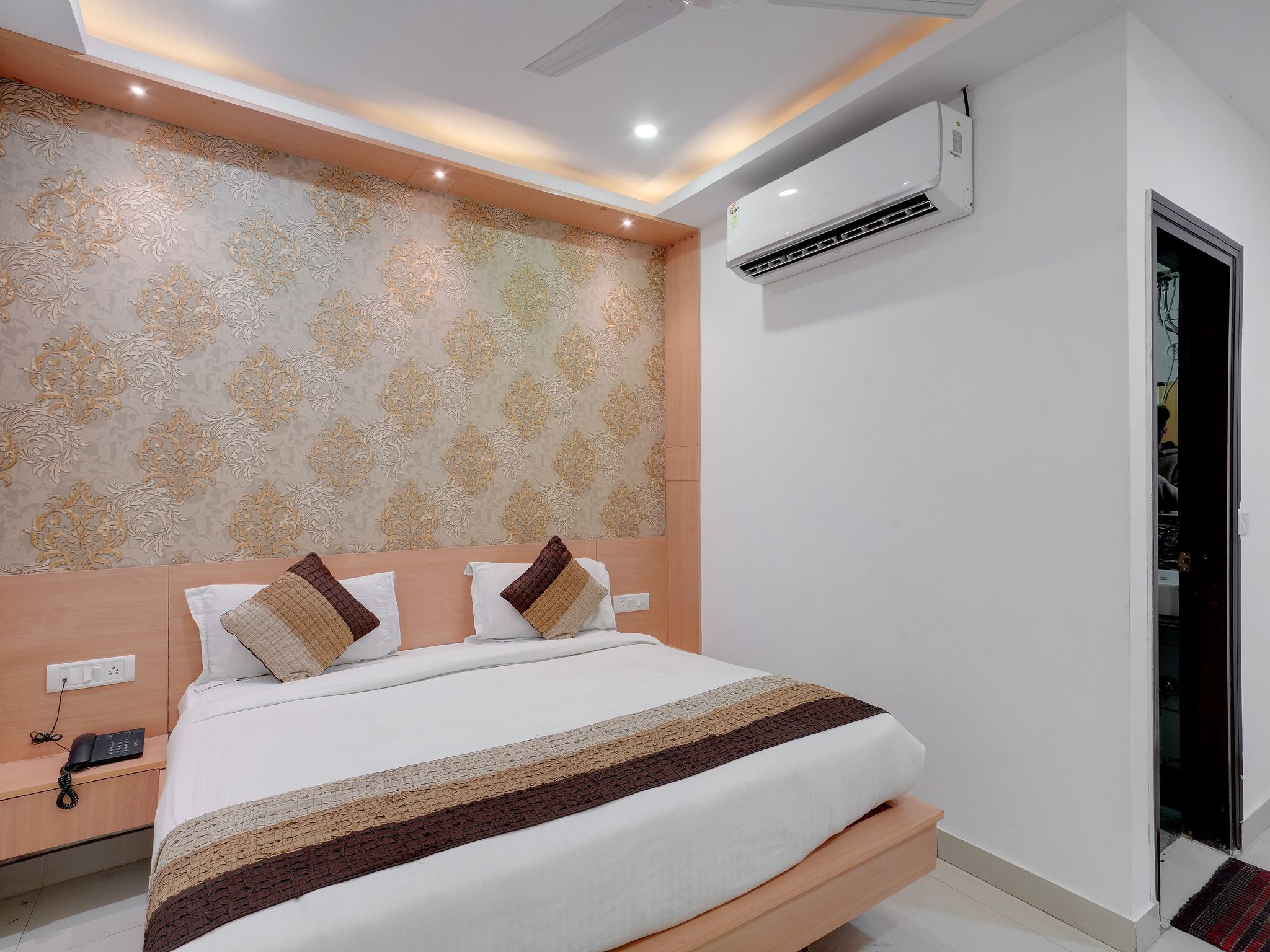 Hotel New Frontier Deluxe room 32