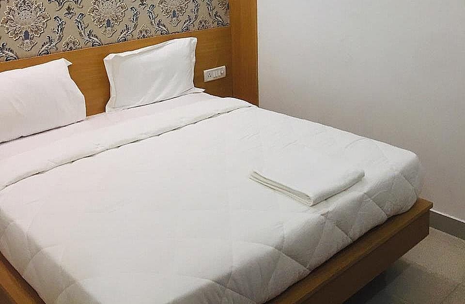 Hotel New Frontier Deluxe room 6