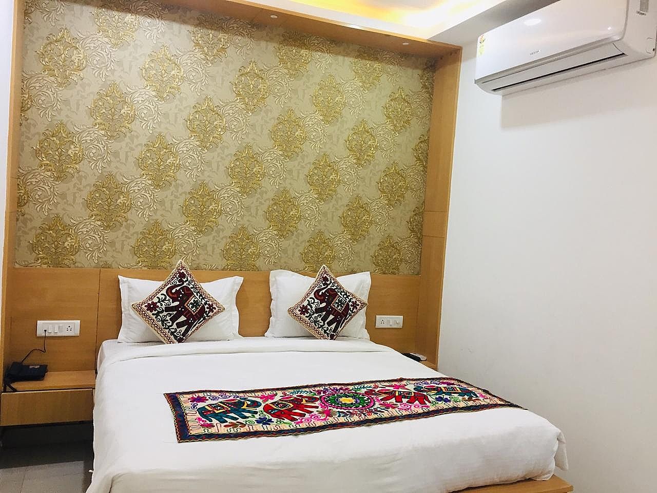 Hotel New Frontier Deluxe room 23