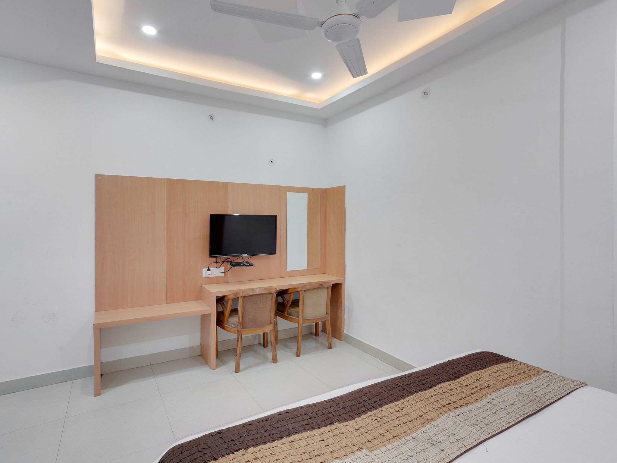 Hotel New Frontier Deluxe room 2