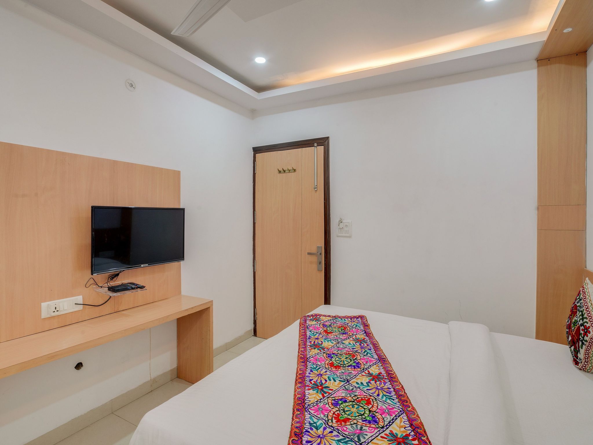 Hotel New Frontier Deluxe room 15