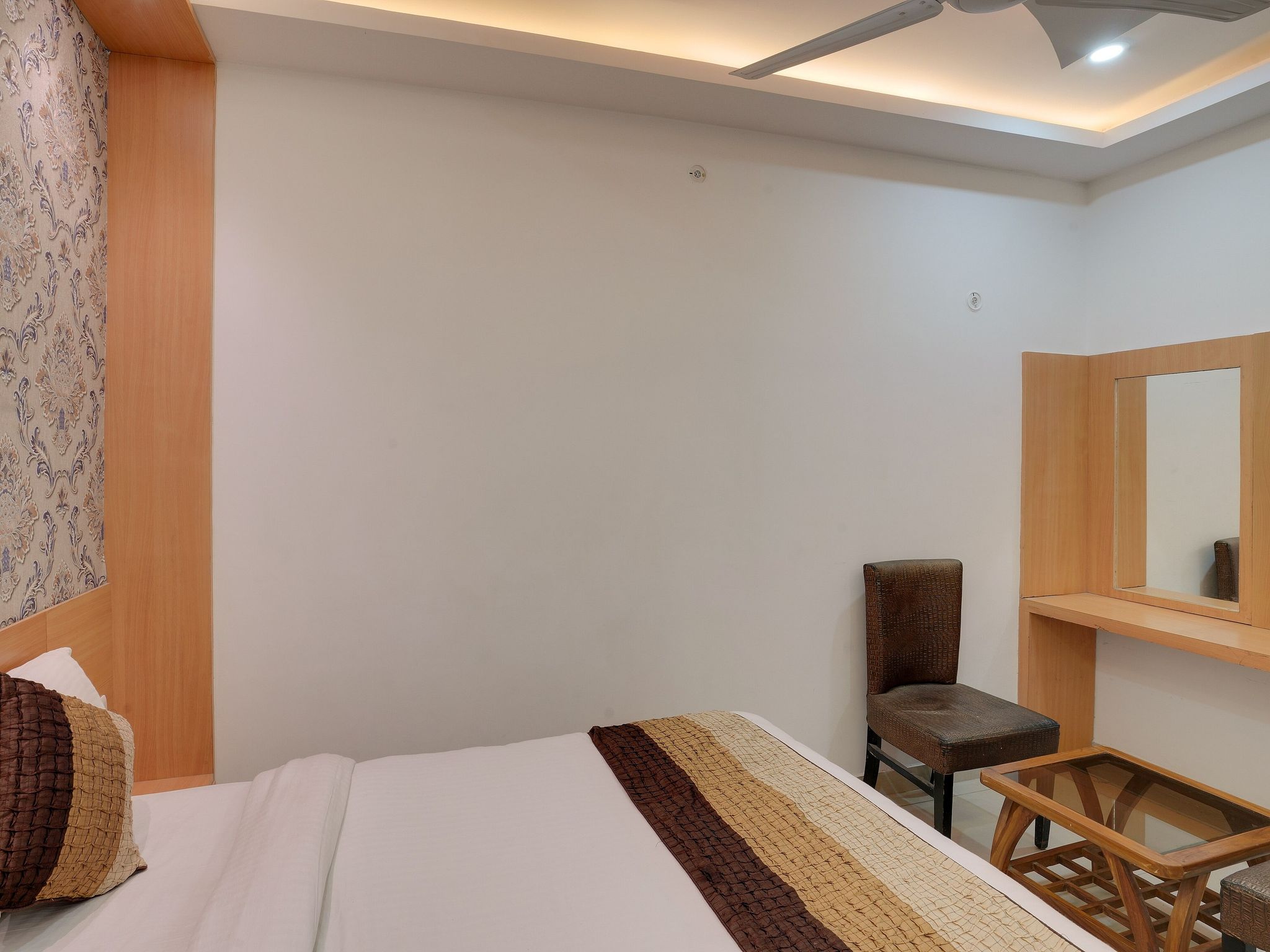 Hotel New Frontier Deluxe room 34