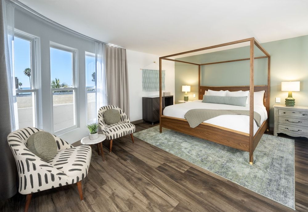 Room, 1 King Bed, Fireplace, Partial Ocean View