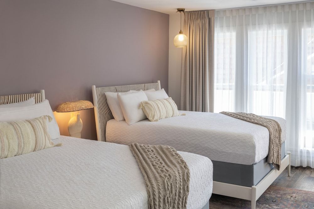 Room, 2 Queen Beds, Courtyard Area