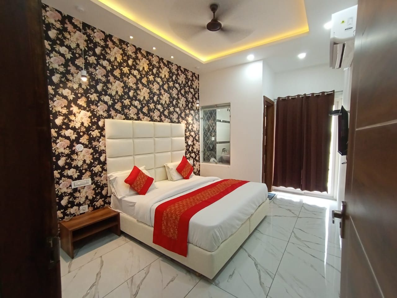 Ontario Deluxe room A.C with wifi