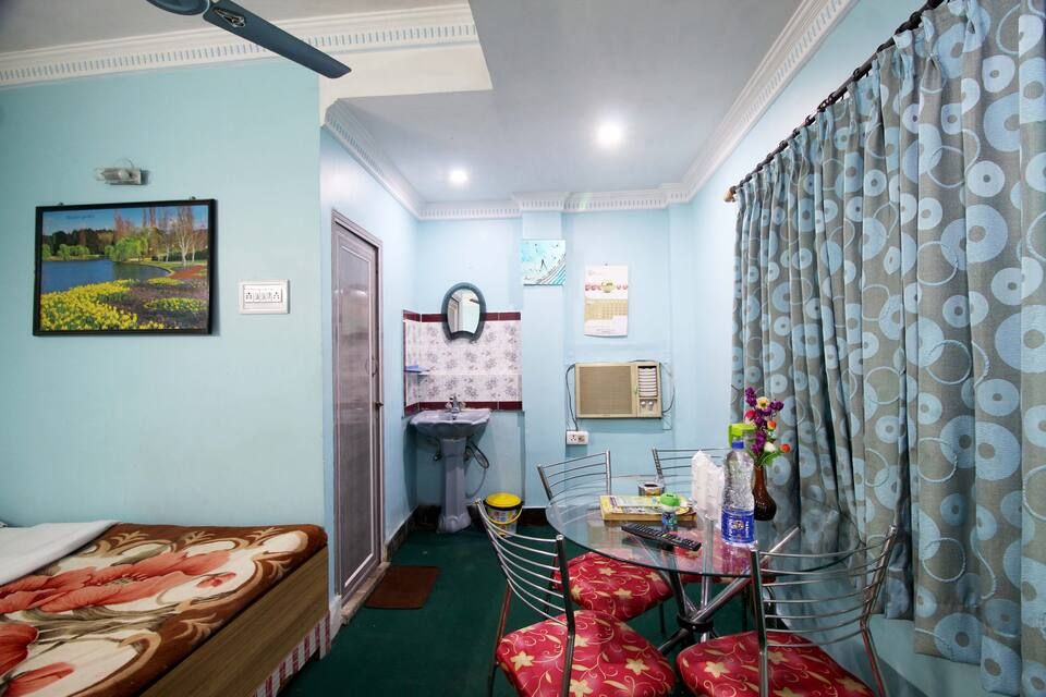 HOTEL AIRWAYS Deluxe Double Room Free Airport Drop 4