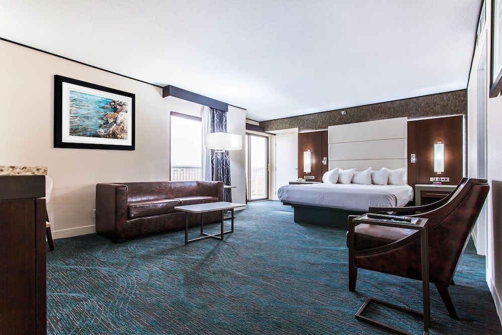 Don Laughlin's Riverside Resort Hotel & Casino Executive Room, 1 King Bed, Balcony, Sitting Area, Refrigerator (No Pets Allowed)